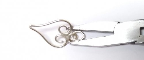 Judy Larson's Wire Heart Pendant with Gemstone Drop - , Contemporary Wire Jewelry, Butane Torch, Soldering, Solder, Use a flat jaw pliers to make the two connected 5mm jump rings into a slight oval.